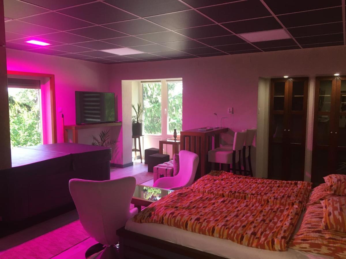 E 14 Aparthotel Berekfurdo Luaran gambar