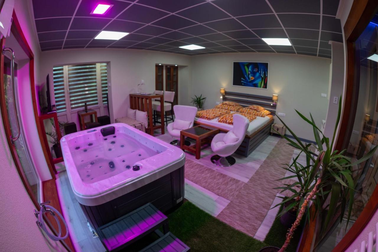 E 14 Aparthotel Berekfurdo Luaran gambar