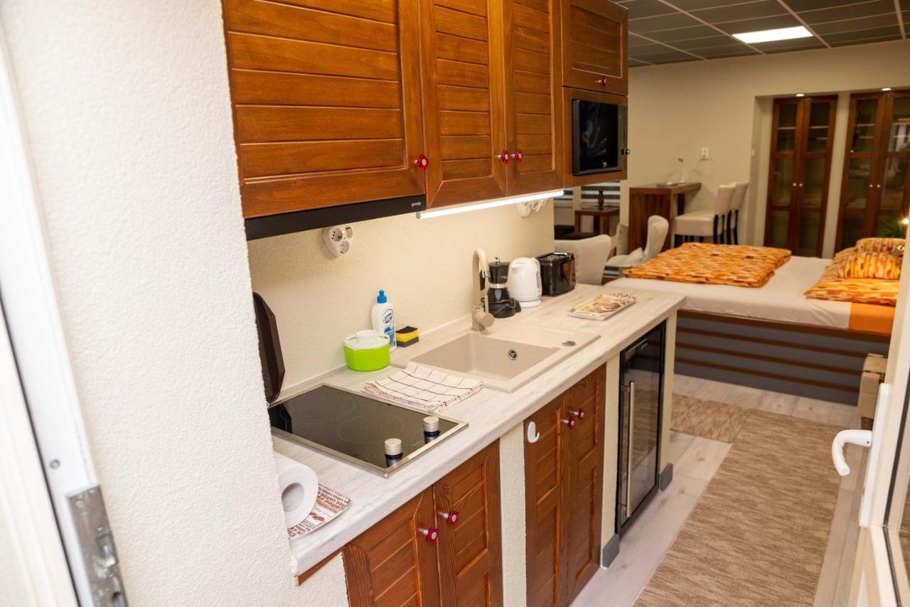 E 14 Aparthotel Berekfurdo Luaran gambar