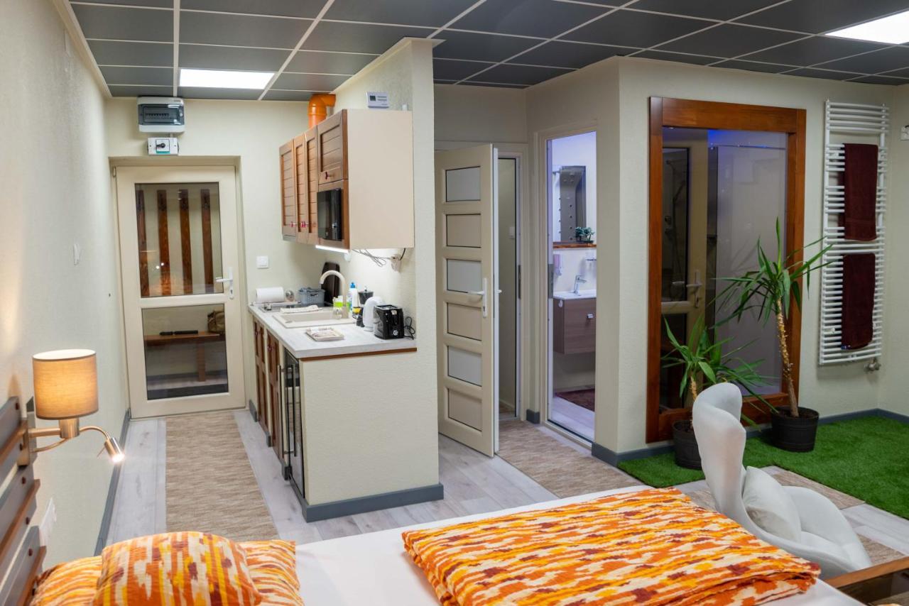E 14 Aparthotel Berekfurdo Luaran gambar